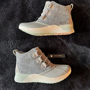 Women's Waterproof Sorel Boots. Brand New.